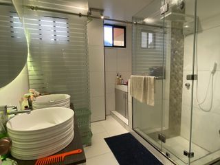 Foto 16 de Se Vende Piso con DOS Departamentos de primera en condominio exclusivo en Lomas de Urdesa