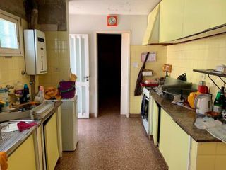 Casa en venta - 3 dormitorios 2 baños - Cochera - 400mts2 - La Plata