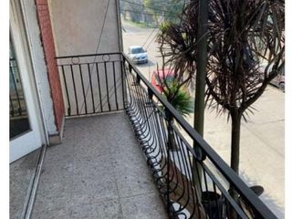 PH de 2 Ambientes C/cochera y Balcon a La Calle