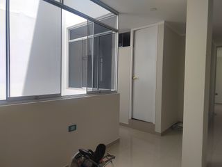 Foto 1 de 🏡 ¡Tu nuevo hogar con ubicación estratégica te espera en Trujillo! 🌟

🔑 Alquila un departamento moderno en el tercer piso 

✨ Detalles del departa