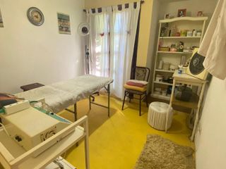 Casa en venta - 3 dormitorios 4 baños - Local - 200mts2 - Melchor Romero, La Plata