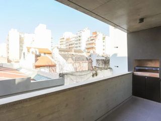 Monoambiente divisible con balcón, parrilla propia y terraza con amenities a estrenar, en venta Parque Centenario