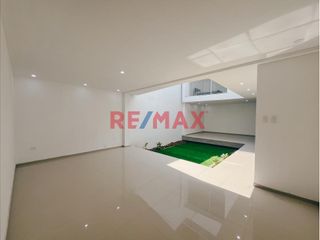 Foto 2 de Descubre esta casa de estreno de 2 pisos, pensada para ofrecerte comodidad, elegancia y seguridad, en una de las zonas más exclusivas y tranquilas de