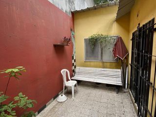 Casa sobre lote propio 8,66x27 - Parque Chacabuco - doble terraza y doble patio