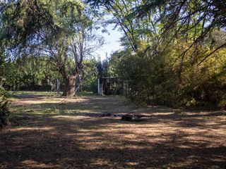 Casa antigua a reciclar con gran terreno en Empalme Lobos