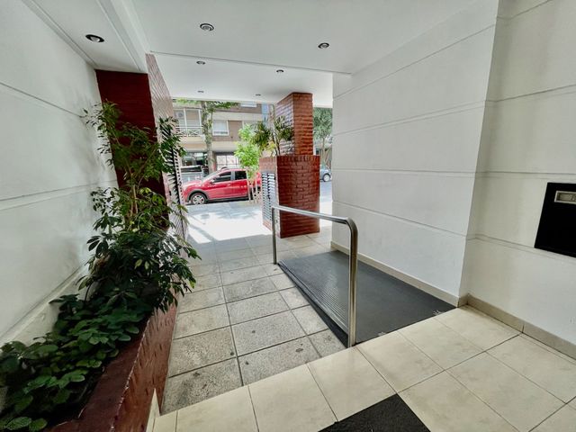 VENTA: DOS AMB AMPLIO CON COCH. VISTA ABIERTA.