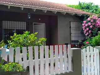 Casa en venta - 3 dormitorios 1 baño - 150mts2  - San Clemente Del Tuyú