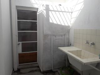 Casa en venta - 1 dormitorio 1 baño - Cochera - 179mts2 - La Plata