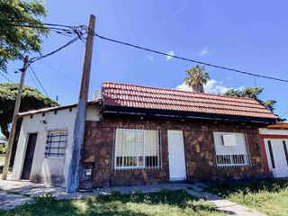 Casa en venta - 2 Dormitorios 2 Baños - 230Mts2 - Villa Elvira, La Plata