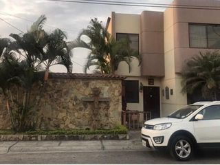 Foto 1 de VENTA DE CASA ESQUINERA DE 4 DORMITORIOS EN CATALUÑA - VIA SAMBORONDON