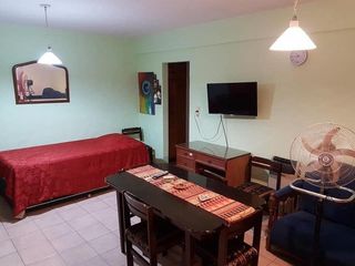 Foto 1 de VENDE DEPARTAMENTO CENTRICO DE 2 AMBIENTES, CON PATIO!