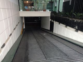 Foto 2 de Cochera en venta en excelente zona, con baulera. Muy buenas medidas. Amplias rampas y buen radio de giro. Ideal oficinistas de la zona.