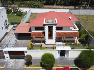 Casa 4 dormitorios con Terreno de 690m2  -Valle de Los Chillos