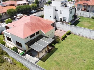 Casa 4 dormitorios con Terreno de 690m2  -Valle de Los Chillos