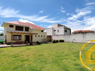 Casa 4 dormitorios con Terreno de 690m2  -Valle de Los Chillos