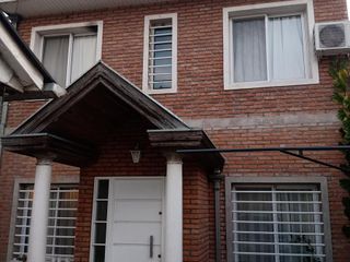 Casa en Venta en Berazategui. Dos casas. Ideal familia grande o dos familias.