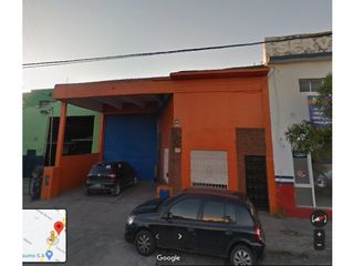 Foto 1 de Excelente galpón sobre Avda. Champagnat. Apto diversos emprendimientos. Distrito Ie.