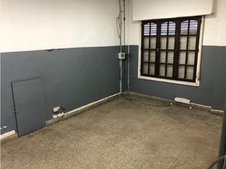 Foto 5 de Excelente galpón sobre Avda. Champagnat. Apto diversos emprendimientos. Distrito Ie.