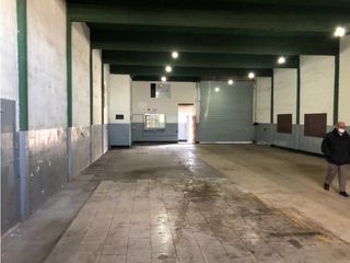Foto 4 de Excelente galpón sobre Avda. Champagnat. Apto diversos emprendimientos. Distrito Ie.