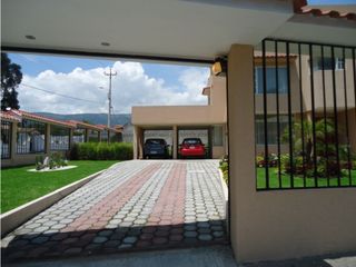 Linda casa en Urb. San Germán - Los Chillos