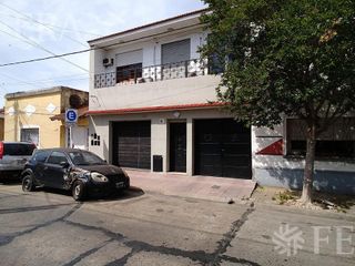 Venta de Casa 4 amb con local, cocheras y terraza en V. Dominico (30789)