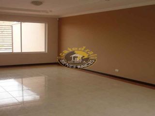 Casa de venta en Av. Los Cerezos – código:10413