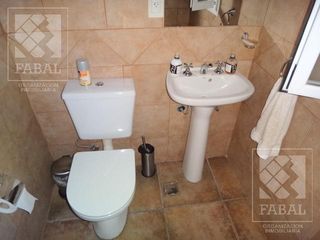 Casa venta La Comarca, Centenario, 3 dormitorios (suite), 4 baños, quincho-garaje y amenities