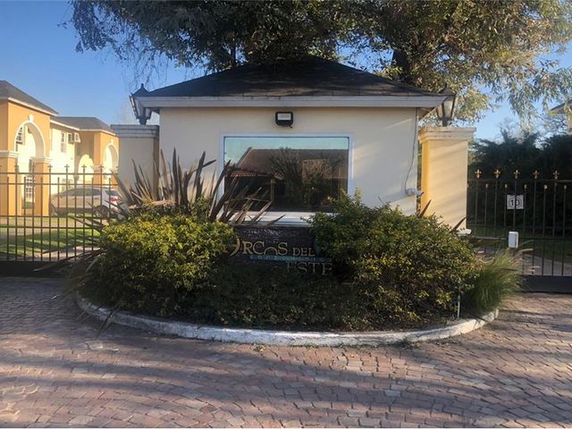 En Venta Duplex Tipo Casa de 7amb Moreno