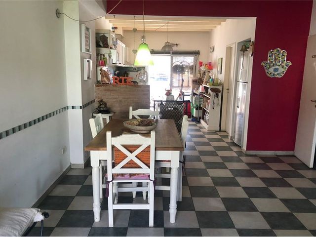 En Venta Duplex Tipo Casa de 7amb Moreno