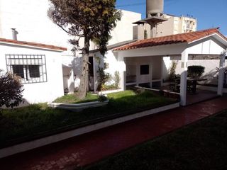 Casa en venta - 3 Dormitorios 2 Baños - Cochera - Locales - 408Mts2 - Santa Teresita