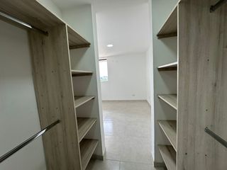 Foto 6 de apartamento en venta en urbanización la flora. Cod V4919