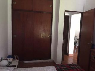 Casa en venta - 1 dormitorio 1 baño - cochera - 110 mts2 - La Plata