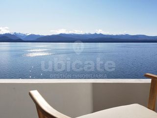 Lujoso departamento con pileta en venta  frente al lago -  Bariloche
