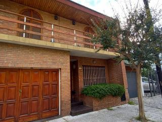Hermosa Casa 3 Amb con patio amplio, terraza balcon y garaje - Quilmes Centro