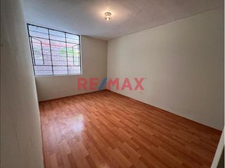 Foto 12 de Esta casa de dos pisos más azotea en Venta ofrece una oportunidad excepcional tanto para vivienda como para inversión con una ubicación privilegiada.