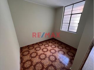 Foto 18 de Esta casa de dos pisos más azotea en Venta ofrece una oportunidad excepcional tanto para vivienda como para inversión con una ubicación privilegiada.