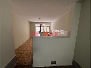 Foto 15 de Esta casa de dos pisos más azotea en Venta ofrece una oportunidad excepcional tanto para vivienda como para inversión con una ubicación privilegiada.