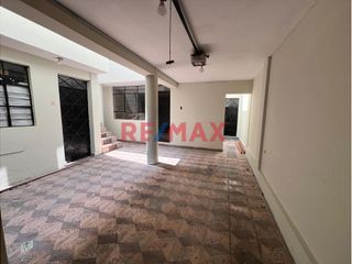 Foto 1 de Esta casa de dos pisos más azotea en Venta ofrece una oportunidad excepcional tanto para vivienda como para inversión con una ubicación privilegiada.