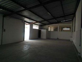 Foto 2 de ARRIENDO BODEGA SECTOR MITAL DEL MUNDO 1600M2.