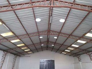 Foto 1 de ARRIENDO BODEGA SECTOR MITAL DEL MUNDO 1600M2.