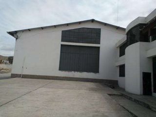 Foto 6 de ARRIENDO BODEGA SECTOR MITAL DEL MUNDO 1600M2.