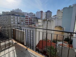 Foto 1 de Departamento · 1  Ambiente · balcón · 200 mts. de Plaza Colón