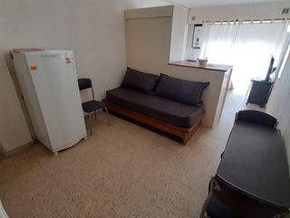 Foto 2 de Departamento · 1  Ambiente · balcón · 200 mts. de Plaza Colón