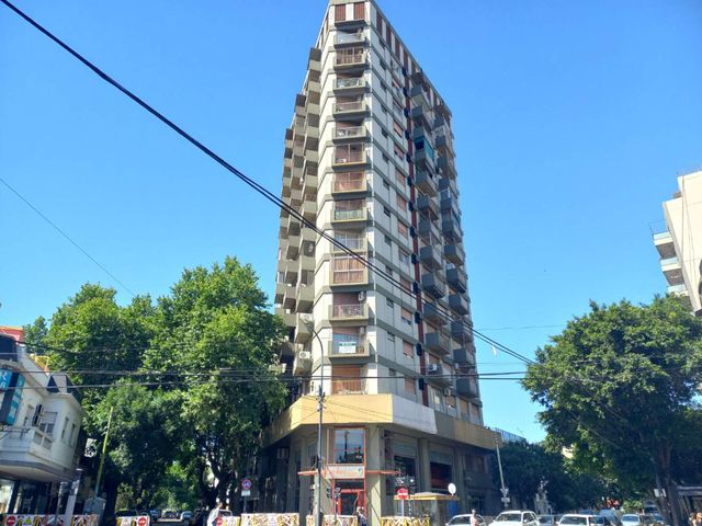 VENTA DEPTO 2 AMBIENTES EN PQUE CHAS MUY BUENO