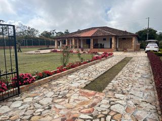 Foto 2 de Venta de Casa Campestre vía a la Mesa de Los Santos - C.R. Altamira. Cod V7367