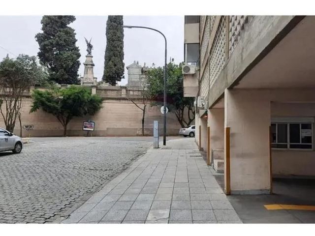 OPORTUNIDAD COCHERA CUBIERTA EXCELENTE UBICACIÓN