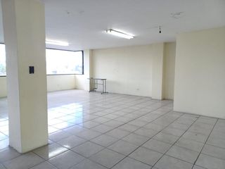 Quito Norte, oficina en renta, 180 m2, 3 ambientes, 2 baños, 1 parqueadero
