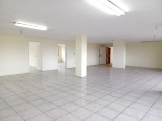 Quito Norte, oficina en renta, 180 m2, 3 ambientes, 2 baños, 1 parqueadero