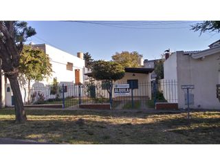 Foto 2 de ALQUILER DE CASA CÉNTRICA EN MONTE HERMOSO - COCHERA