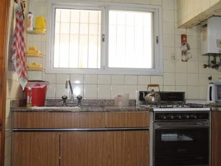 Foto 4 de SE VENDE CASA ESTILO CHALET 4 DORMITORIOS BARRIO NOROESTE